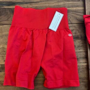 Astoria activewear seamless shorts NWT